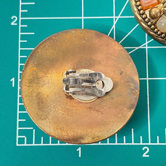 Round Floral Multi Media Gold Tone Chunky Stud Earrings Clip On - Picture 8 of 8